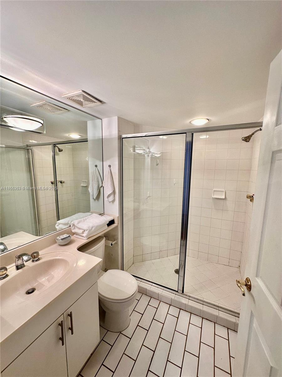 6301 Collins Ave 806 Property Photo 13