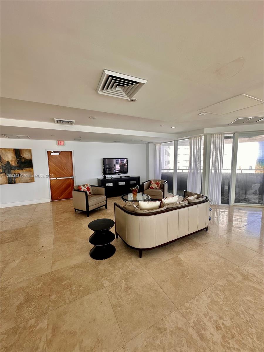 6301 Collins Ave 806 Property Photo 21