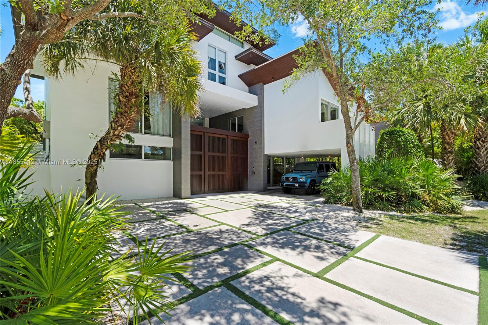 545 Sabal Palm Property Photo 9