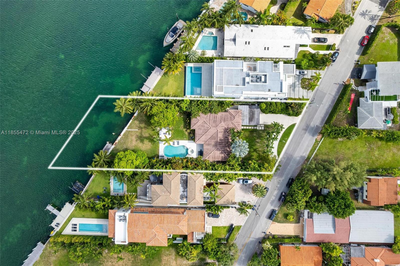 9250 Bay Dr Property Photo 1