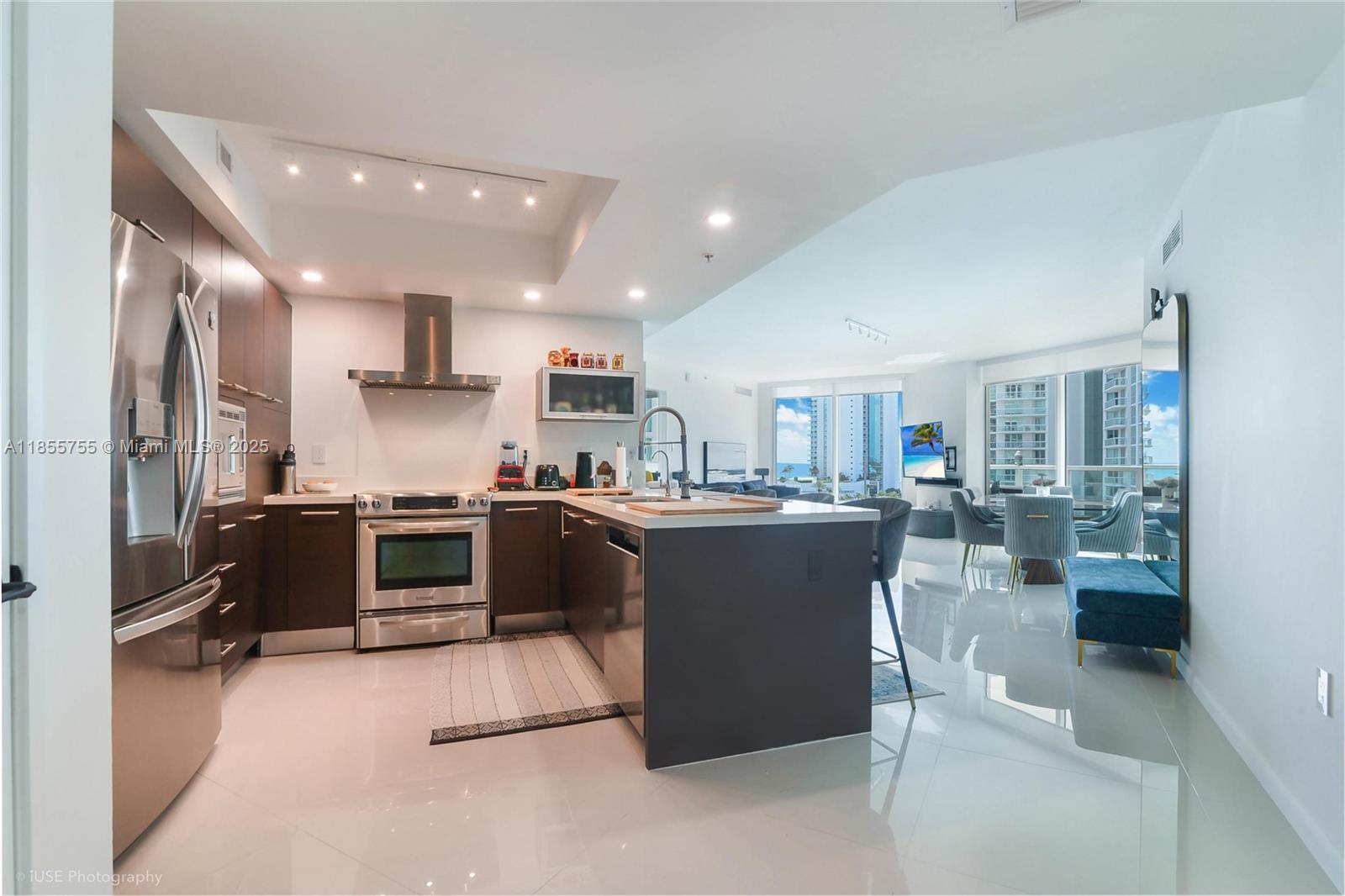 250 Sunny Isles Blvd Property Photo 1