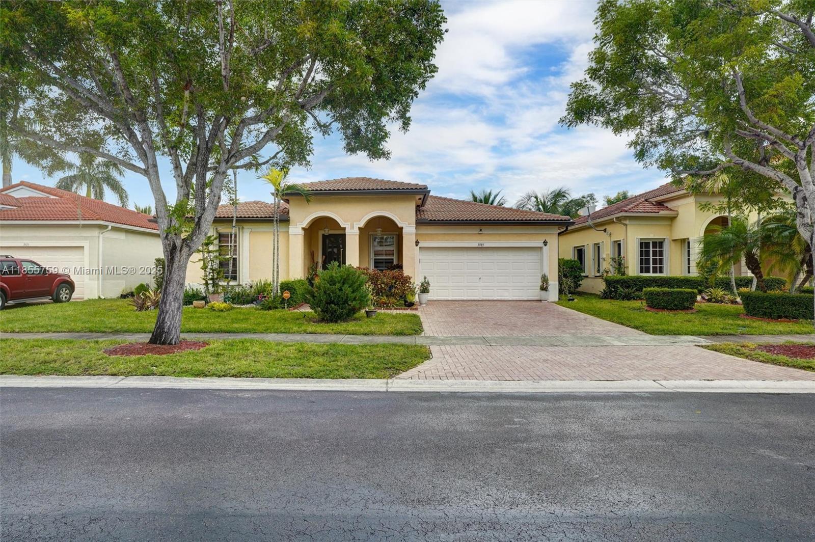 3985 NE 15th St Property Photo 1