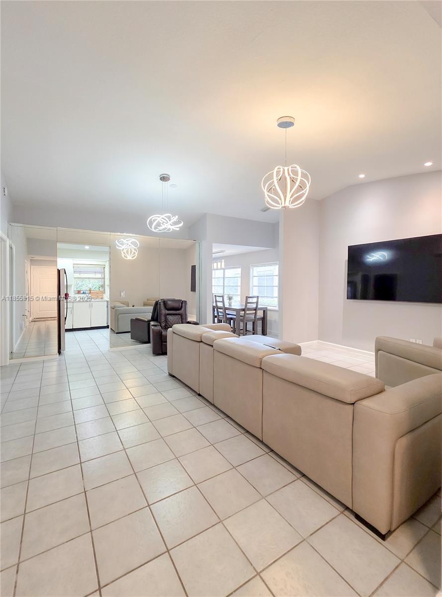 705 Se 22nd Ln Property Photo 2