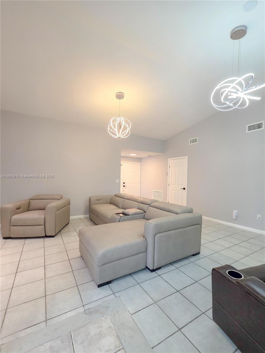 705 Se 22nd Ln Property Photo 4