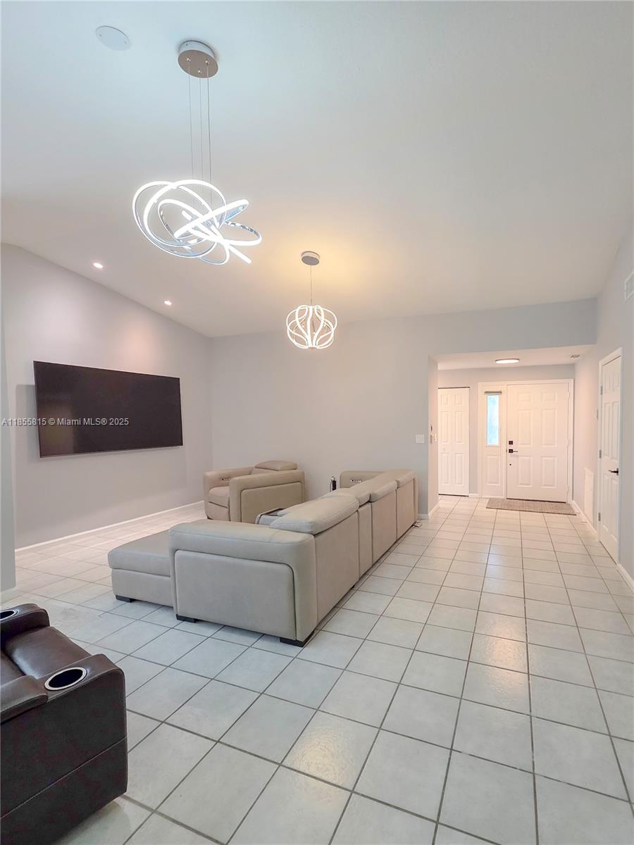 705 Se 22nd Ln Property Photo 5