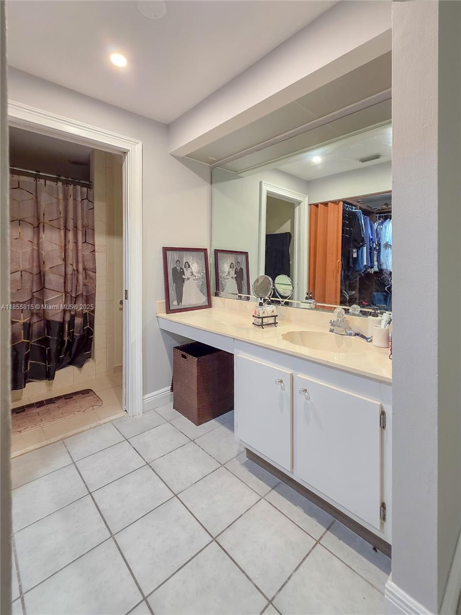 705 Se 22nd Ln Property Photo 11