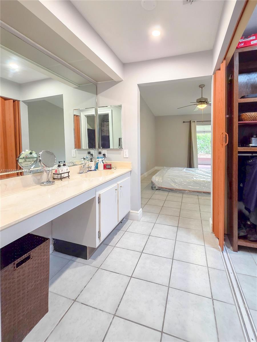 705 Se 22nd Ln Property Photo 12