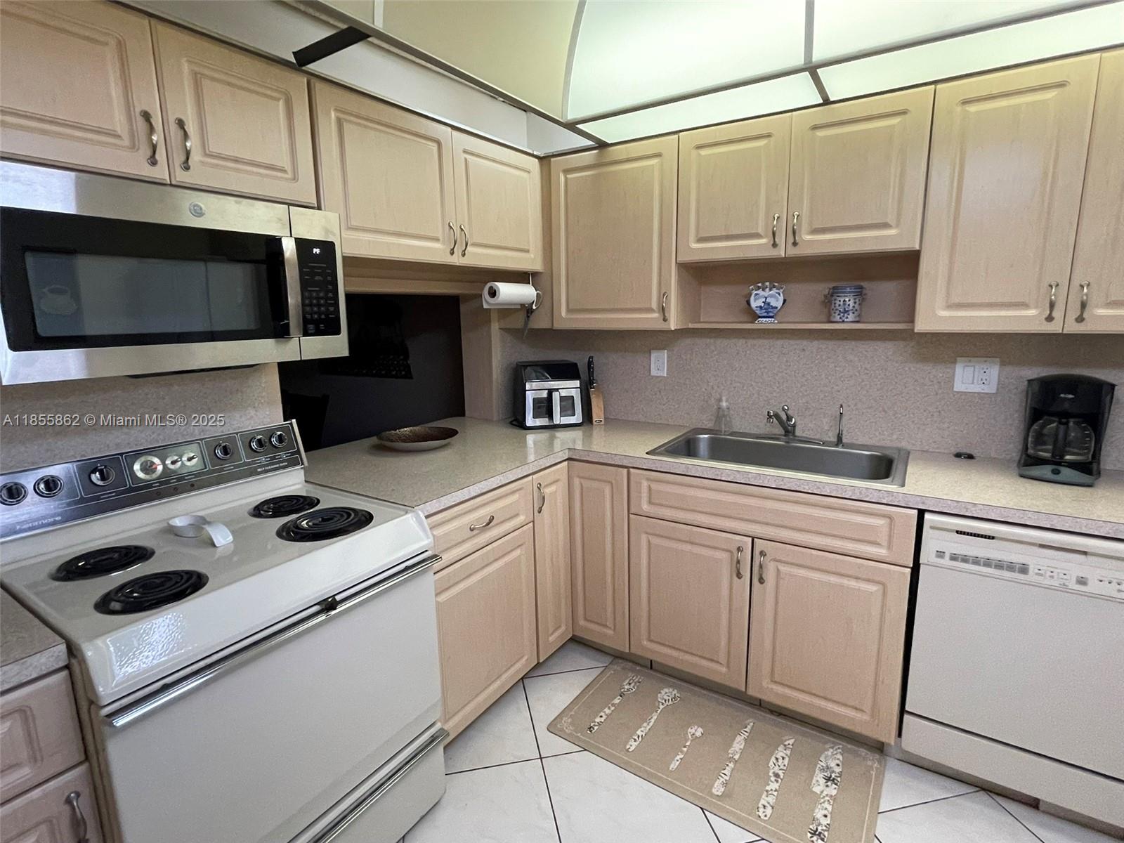 4975 E Sabal Palm Blvd 208 Property Photo 10
