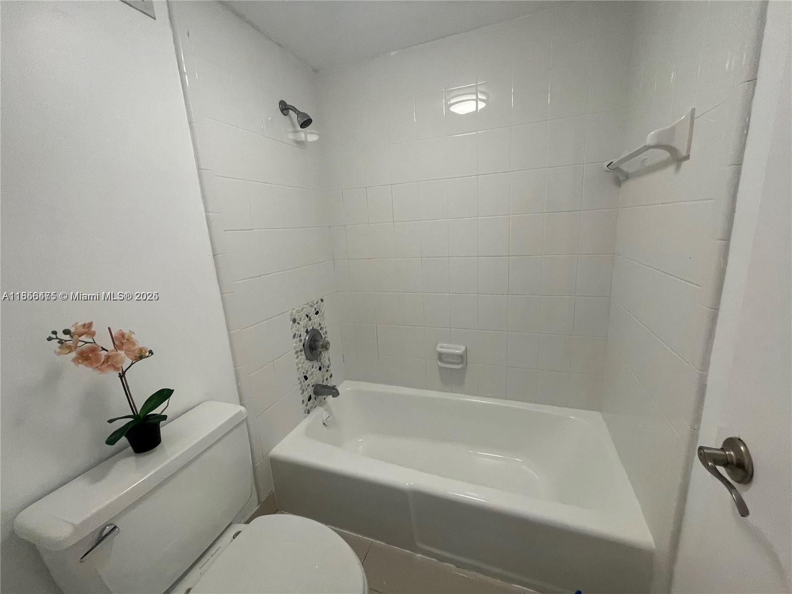2899 Collins Ave 1420 Property Photo 11