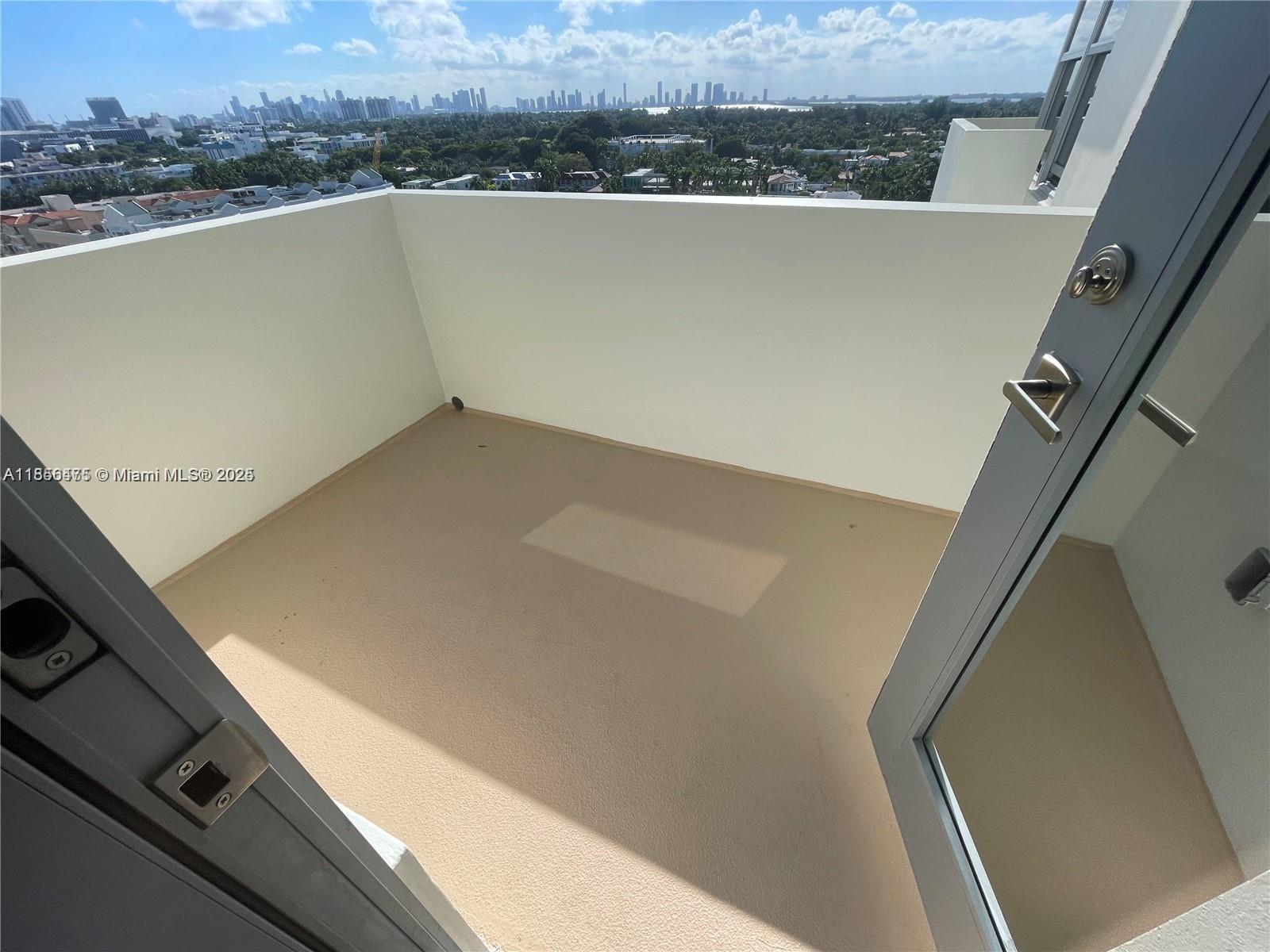 2899 Collins Ave 1420 Property Photo 18