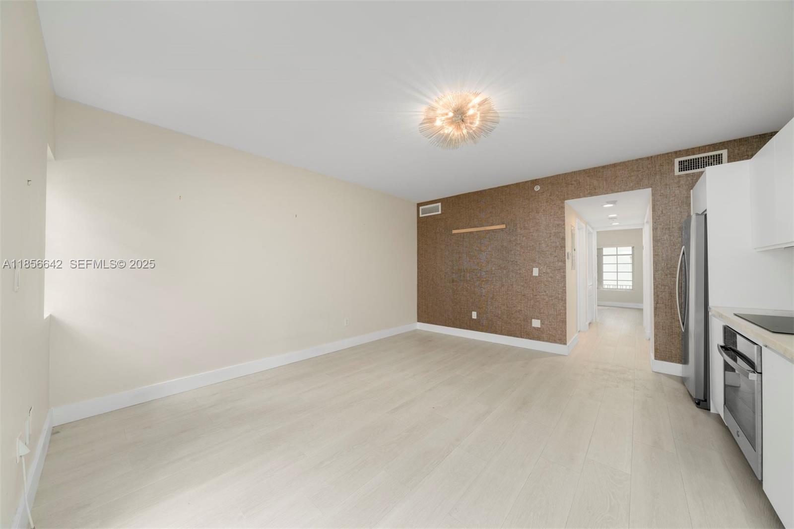 435 21st St 103 Property Photo 13