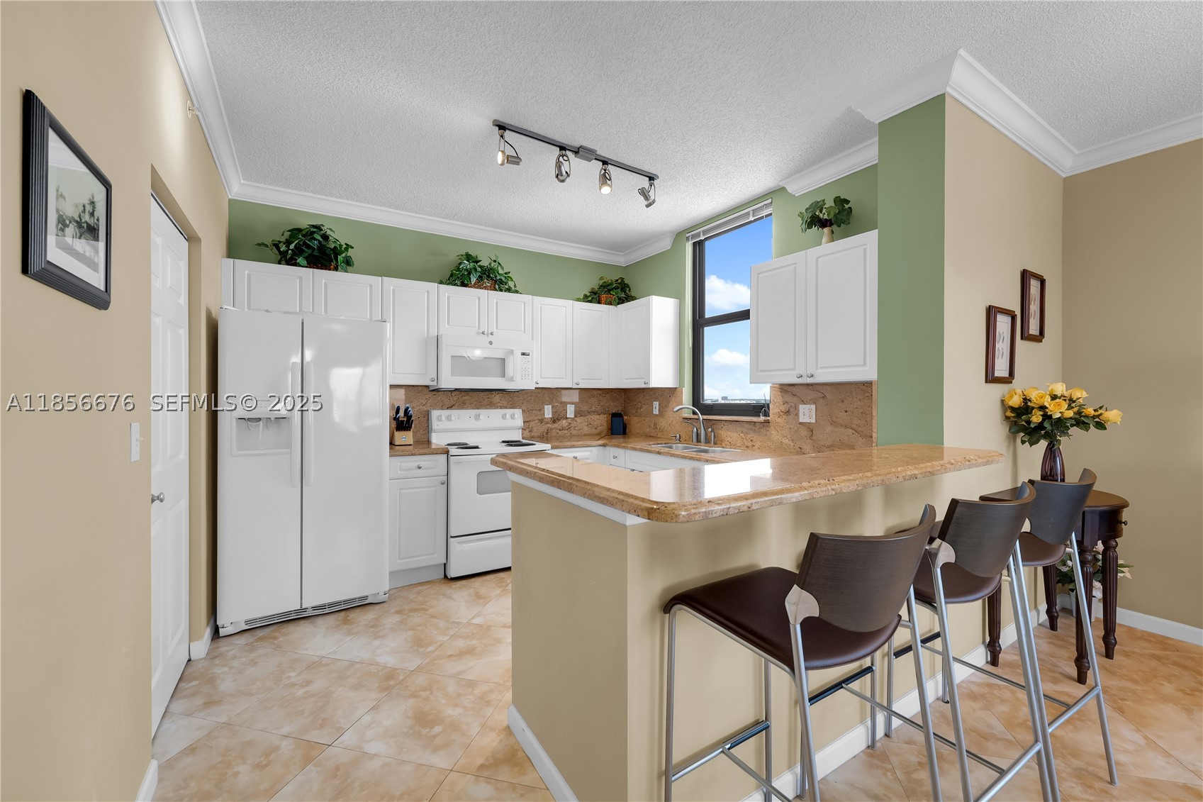 651 Okeechobee Blvd 1002 Property Photo 2