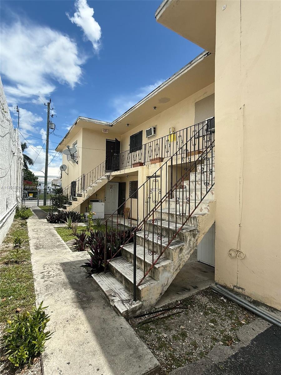 1520 Sw 1st St Property Photo 6