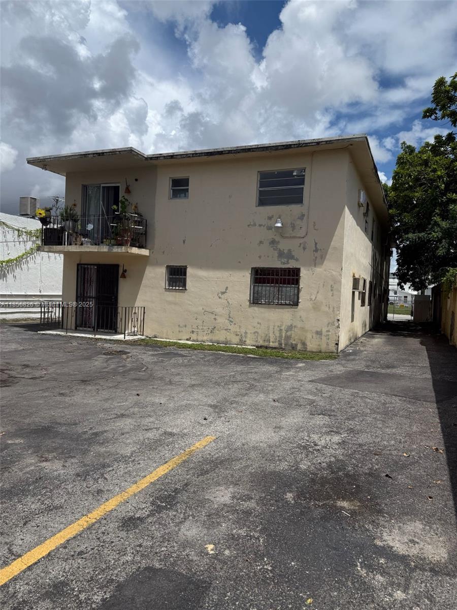 1520 Sw 1st St Property Photo 8