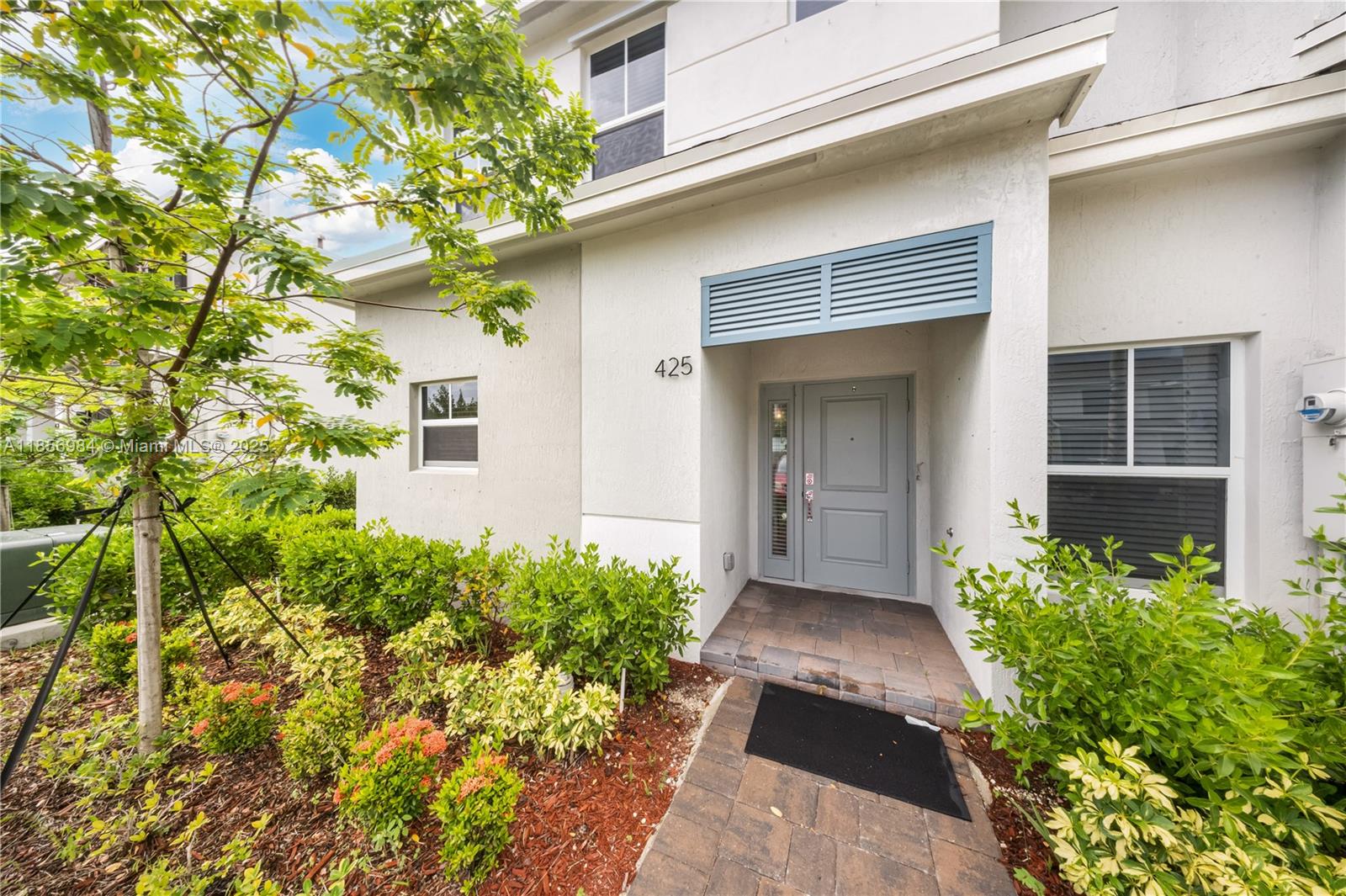 425 NE 1st Dr Property Photo 1