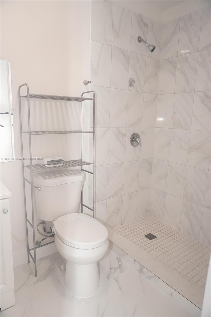 4851 E 8th Ct Property Photo 17