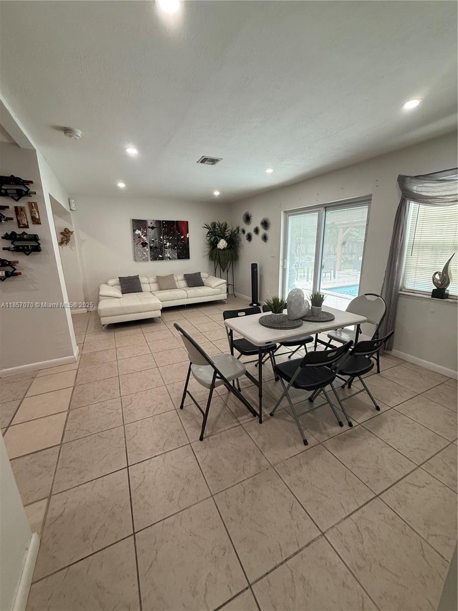 2231 N 66th Ave Property Photo 1