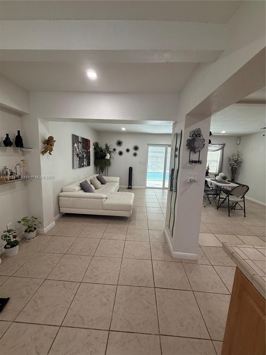 2231 N 66th Ave Property Photo 3