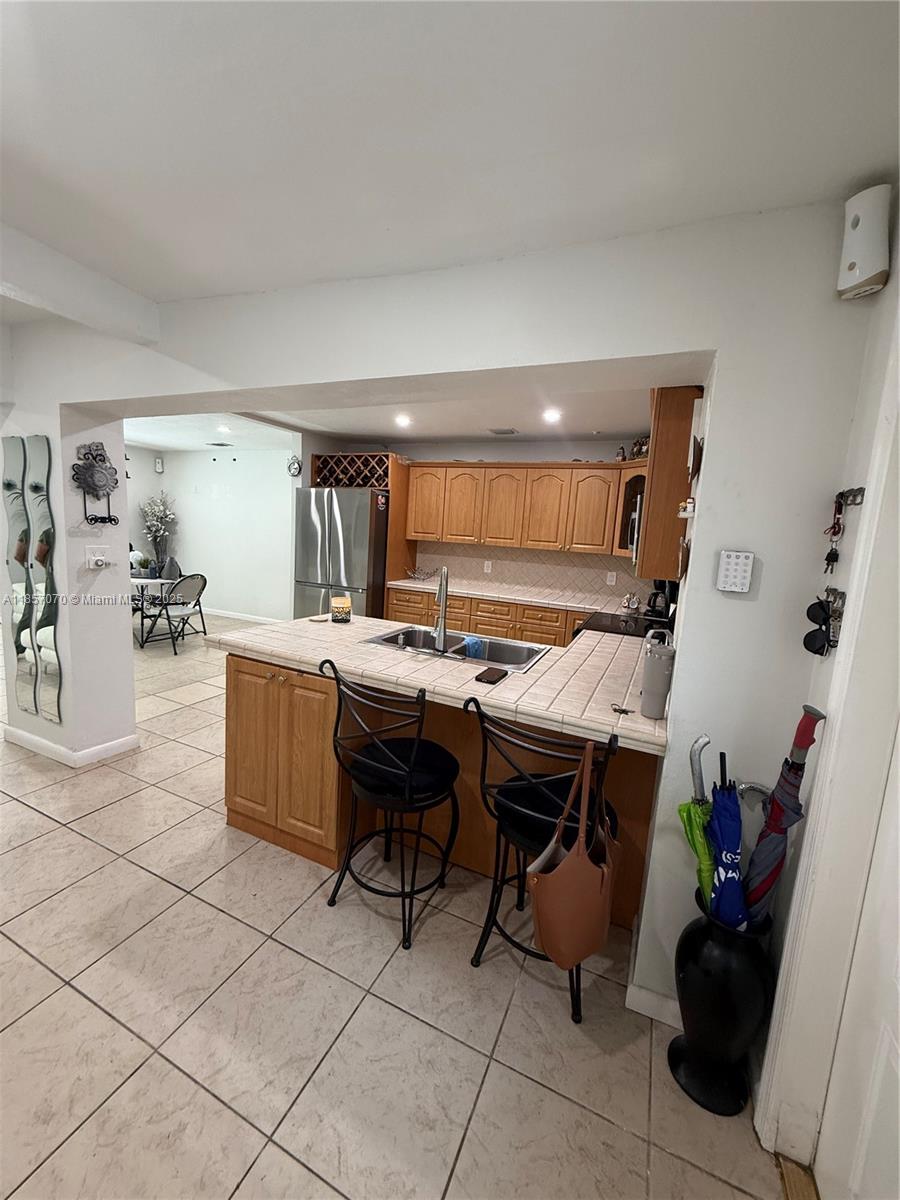 2231 N 66th Ave Property Photo 4