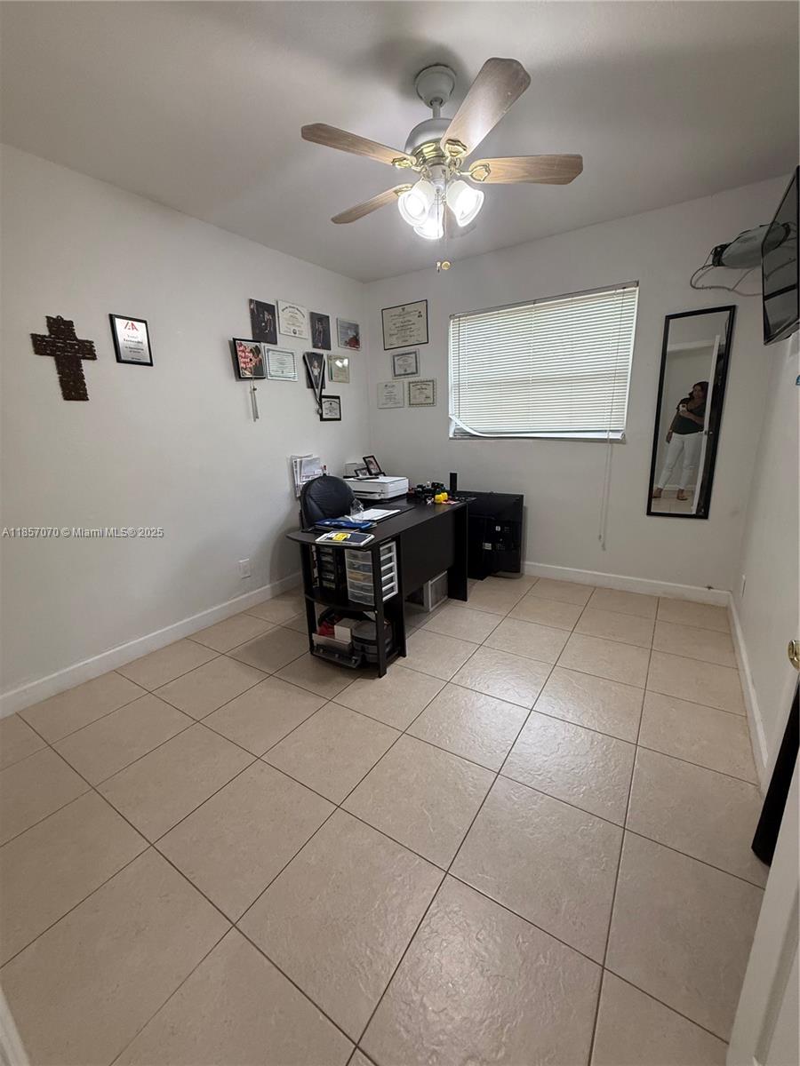 2231 N 66th Ave Property Photo 10