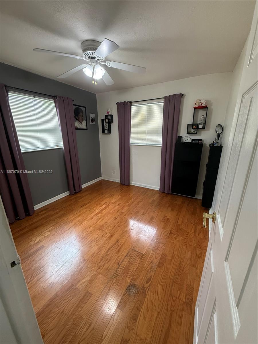 2231 N 66th Ave Property Photo 14