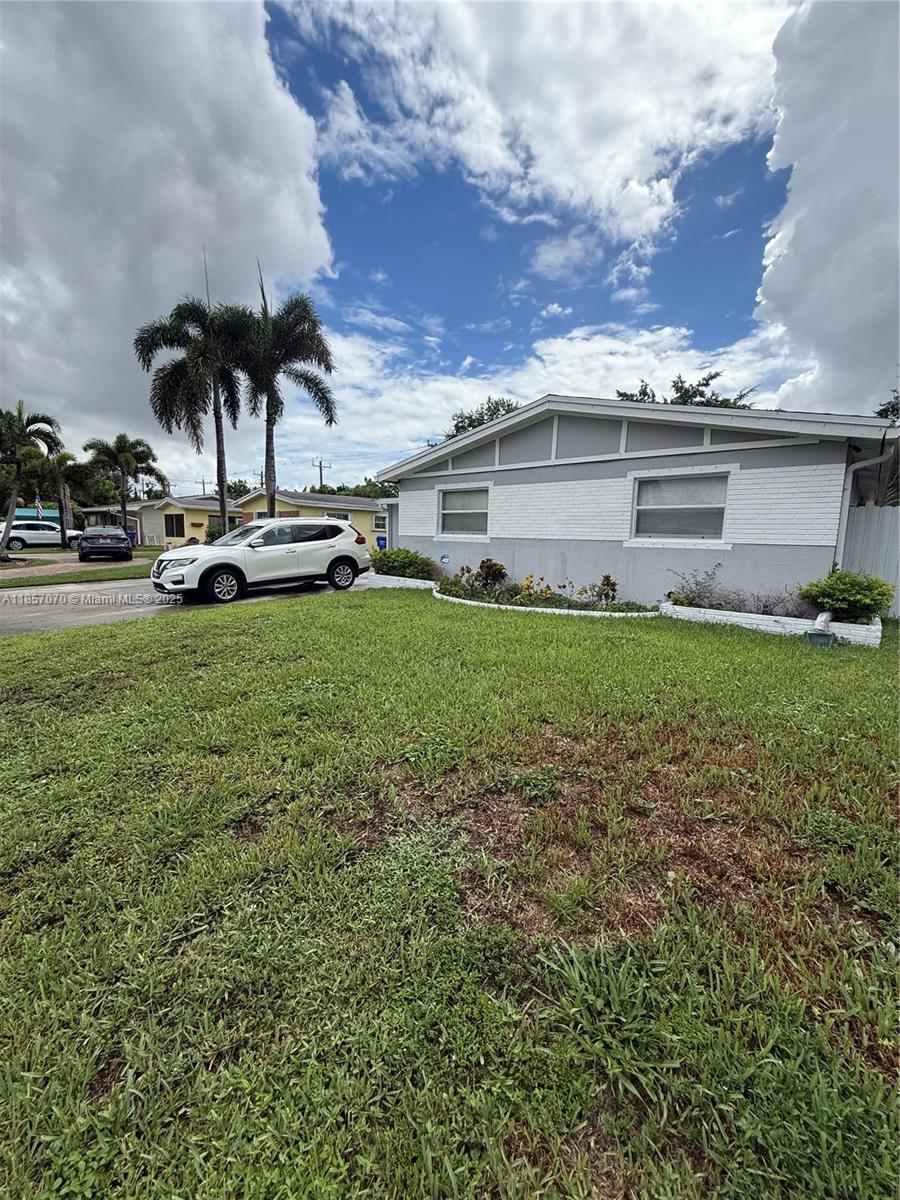 2231 N 66th Ave Property Photo 16