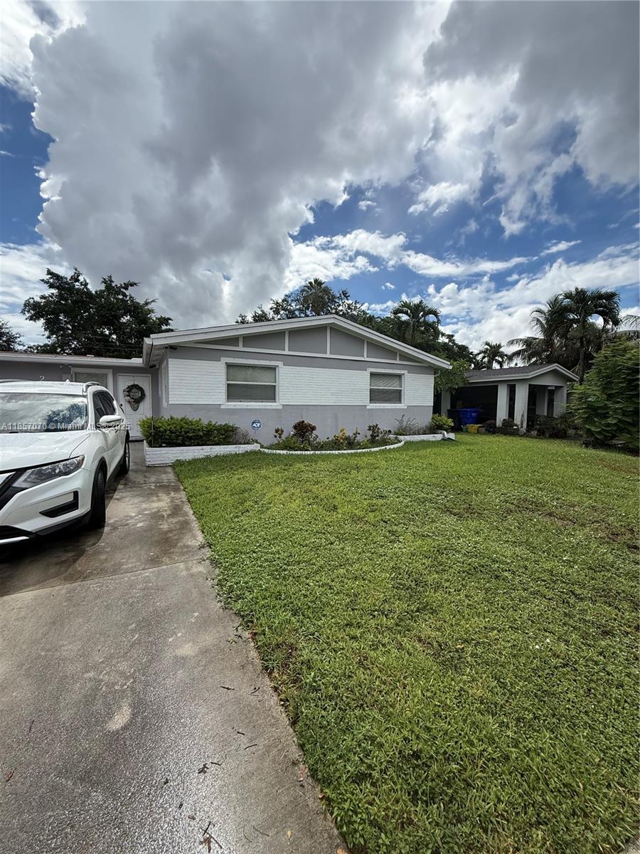 2231 N 66th Ave Property Photo 17