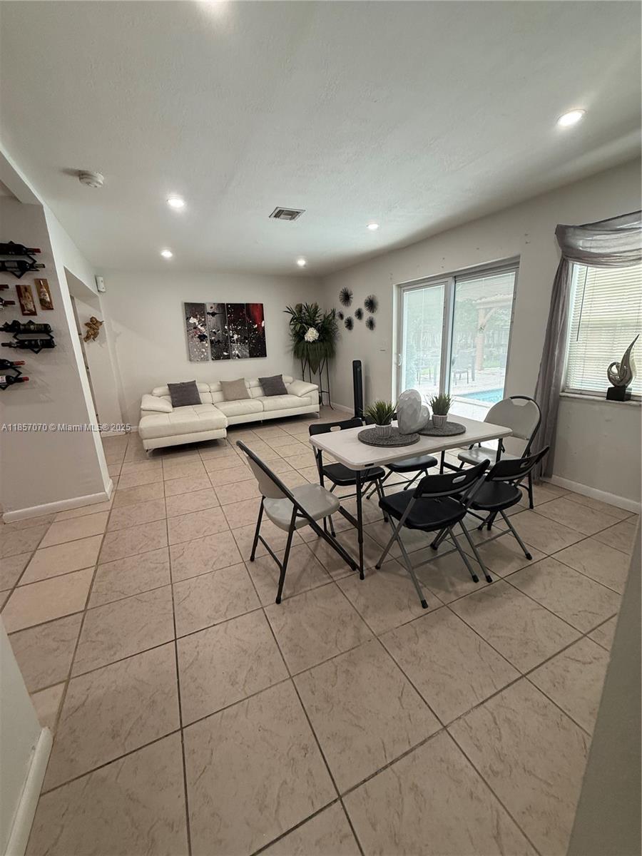 2231 N 66th Ave Property Photo 19