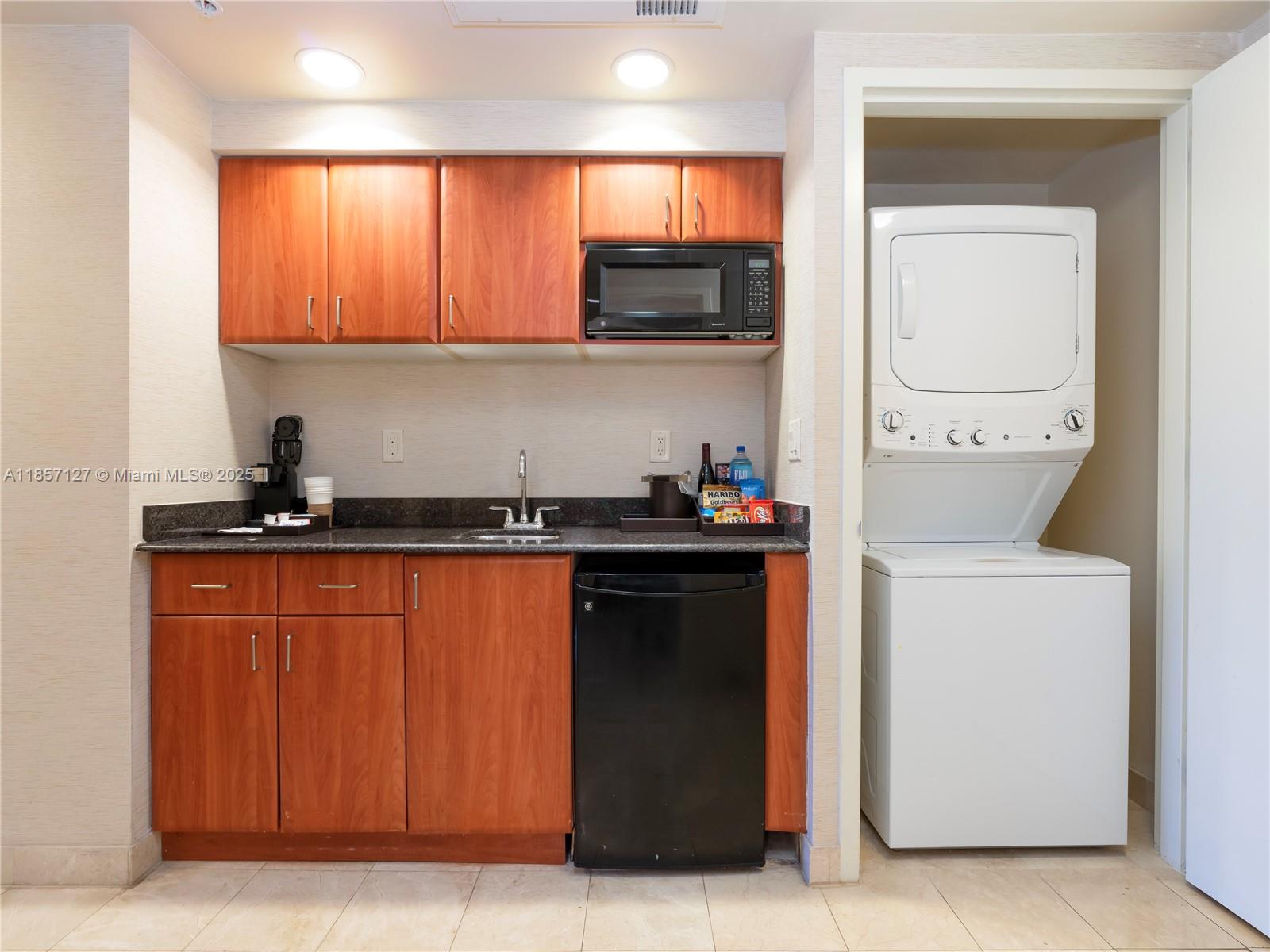 18001 Collins Ave 811 Property Photo 7