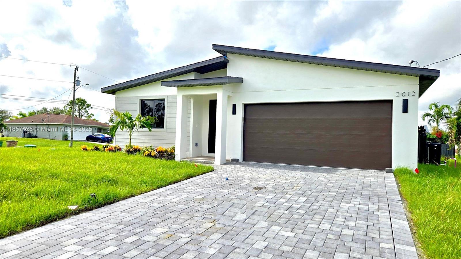 A11857128 Property Photo 1