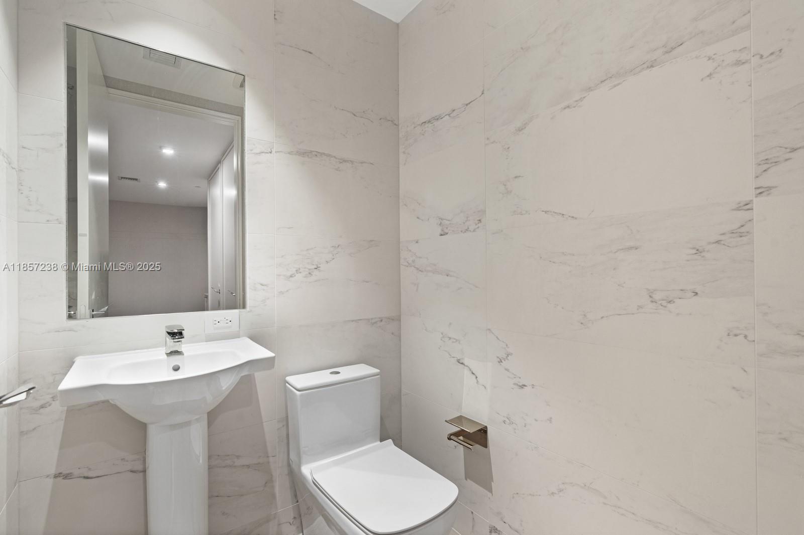 1000 Biscayne Blvd 2402 Property Photo 10