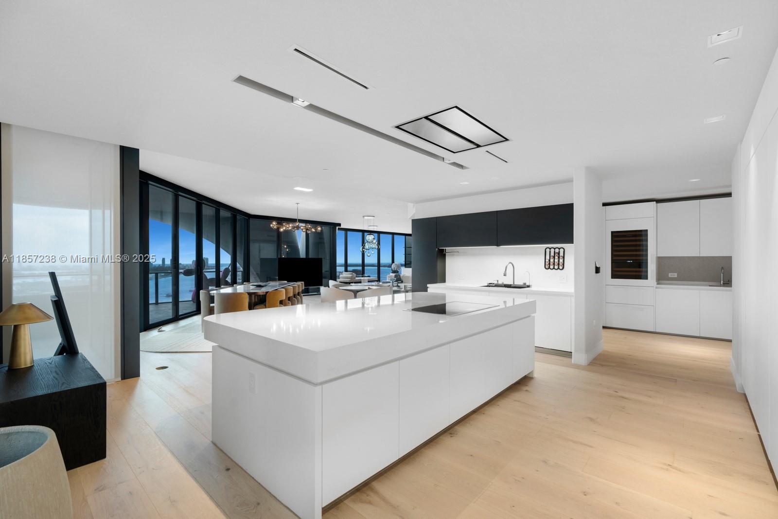 1000 Biscayne Blvd 2402 Property Photo 13