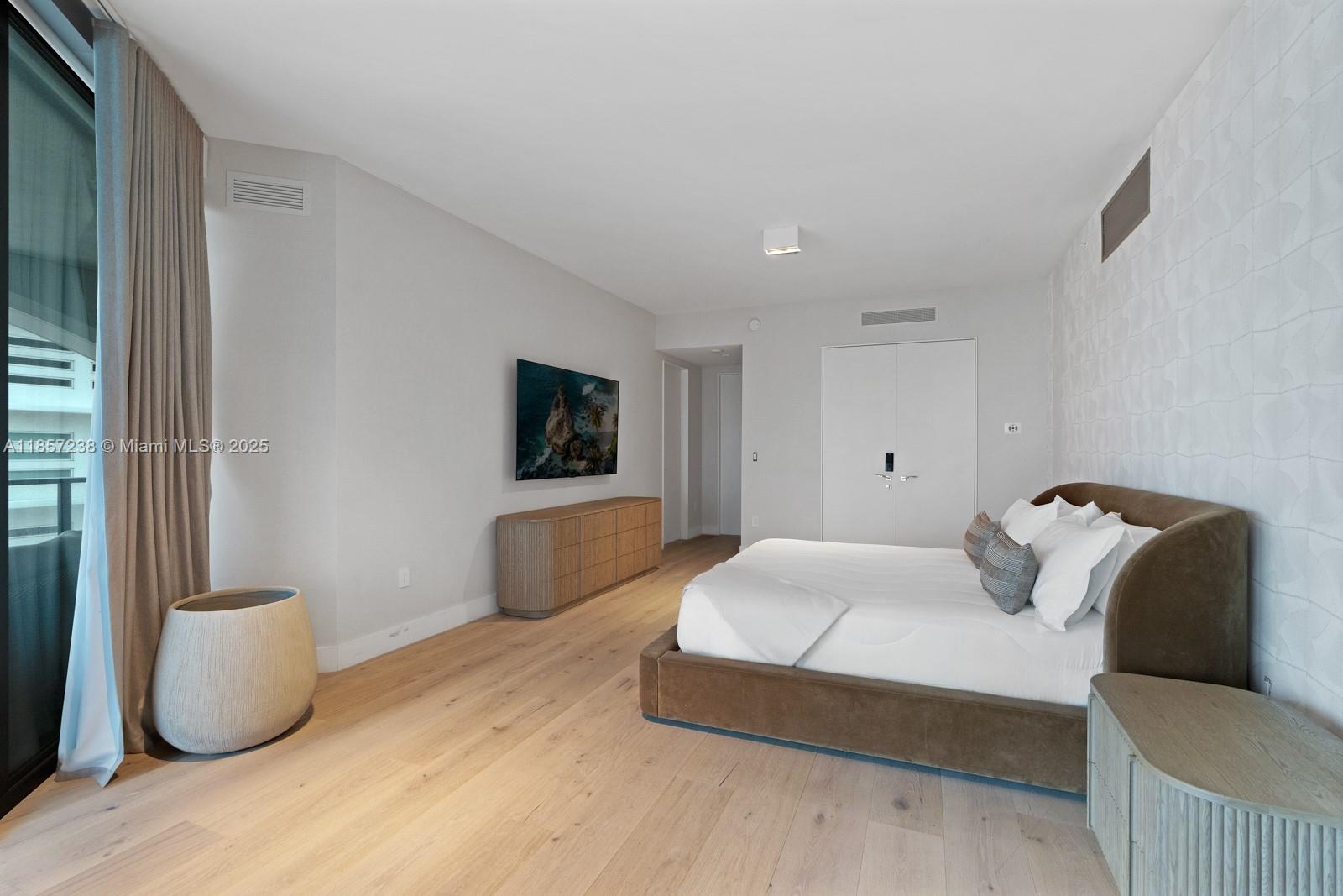 1000 Biscayne Blvd 2402 Property Photo 38