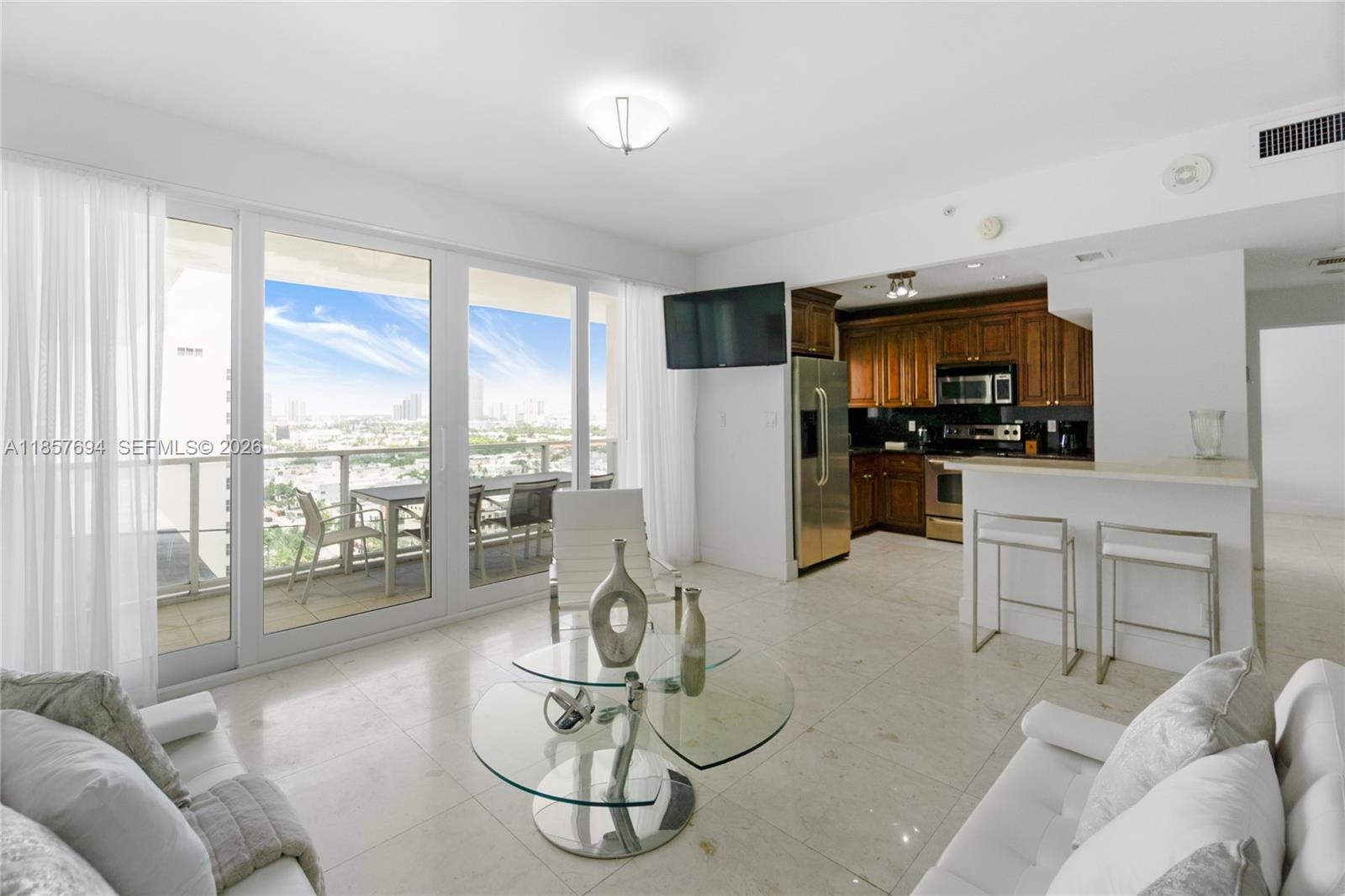 100 Lincoln Rd Ph14 Property Photo 2