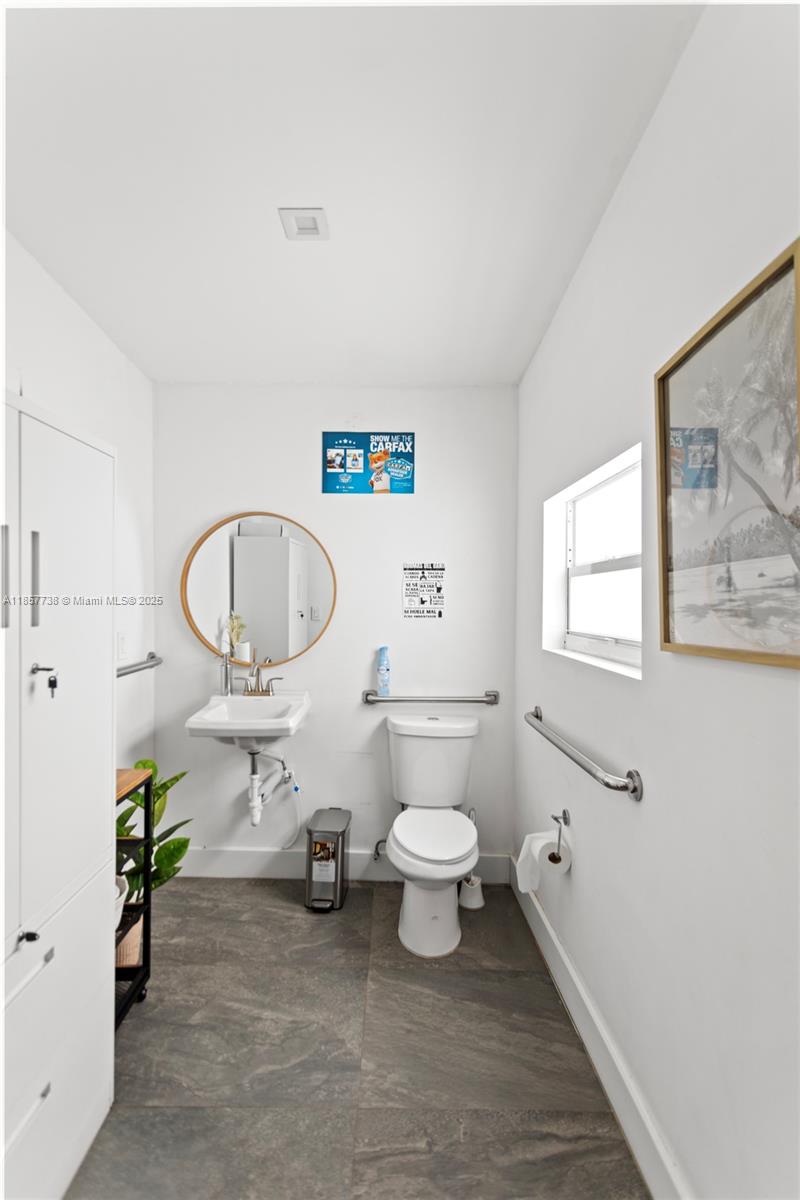 2401 S State Road 7 Property Photo 19