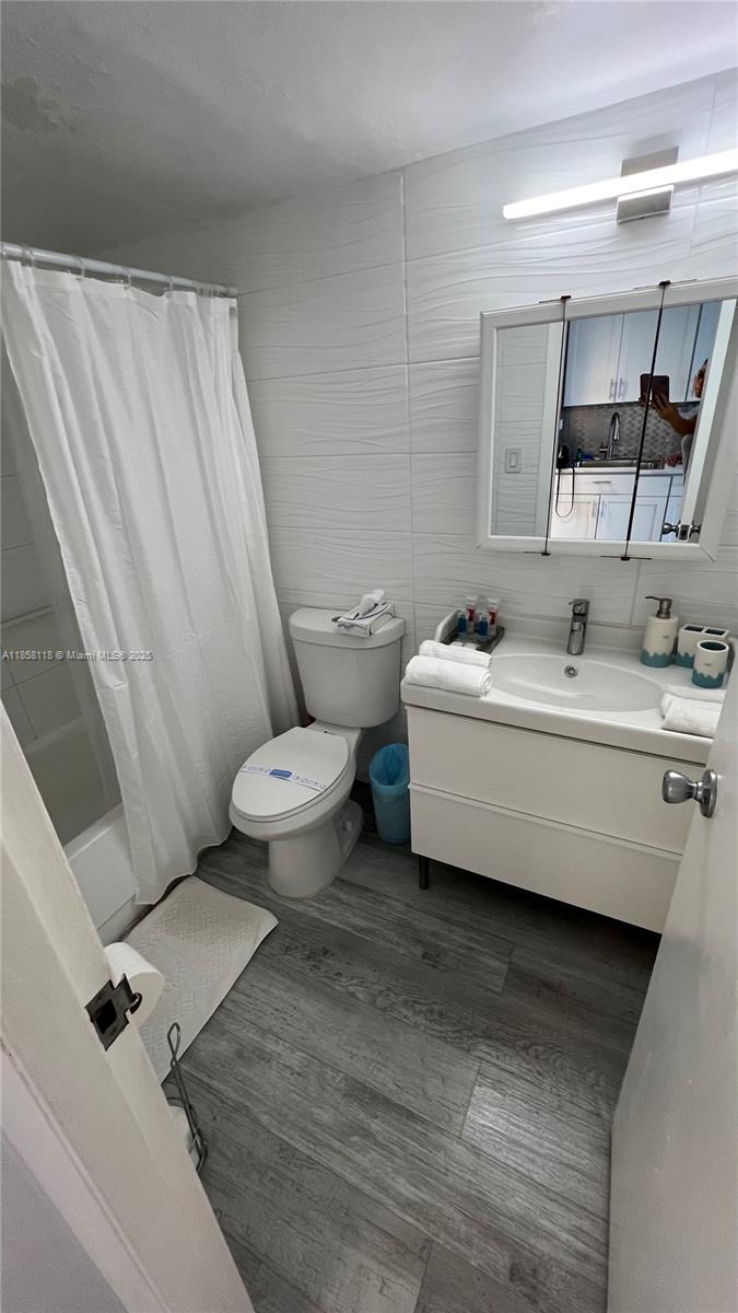 19201 Collins Ave 611 Property Photo 7