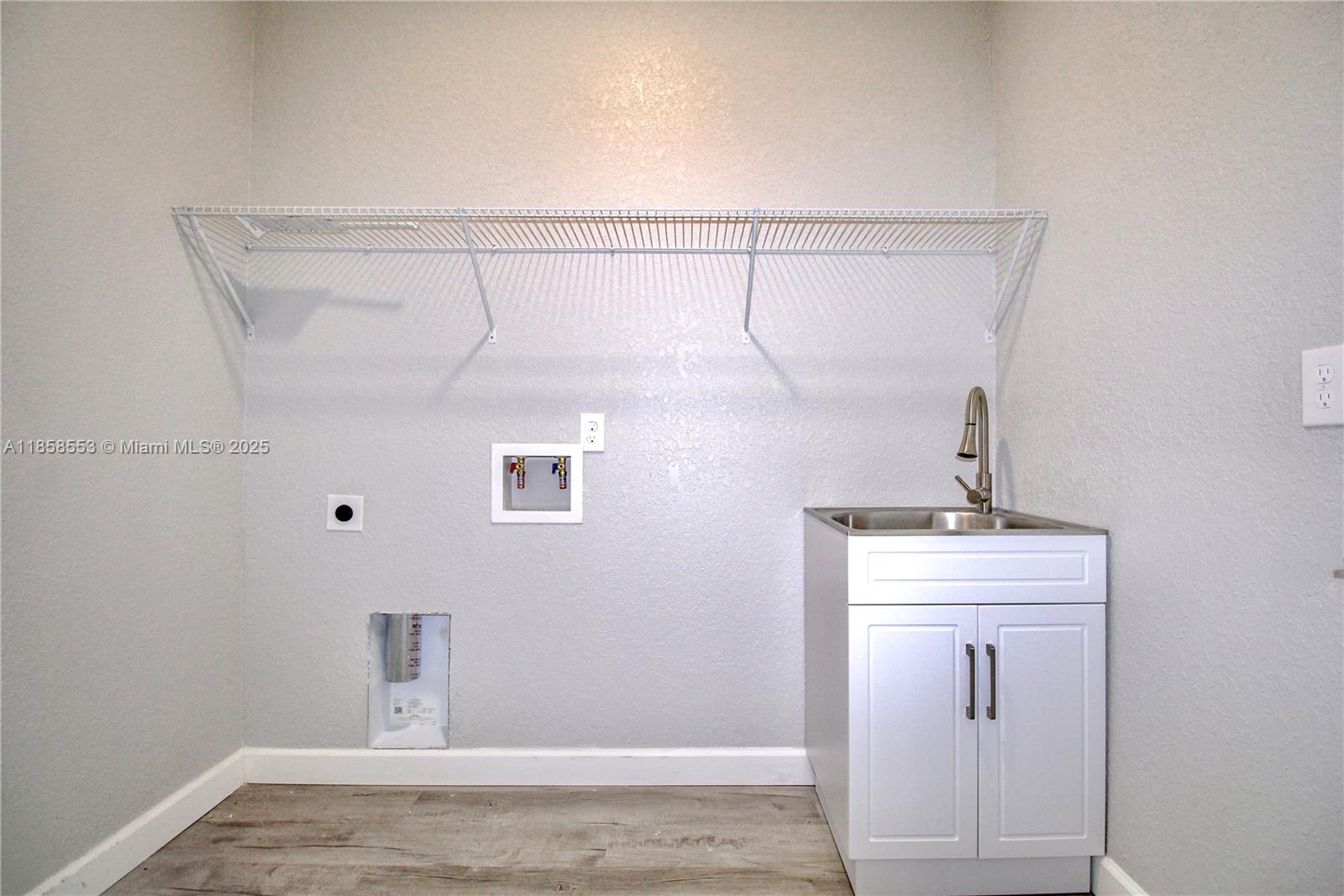 4631 Mignon Dr Property Photo 37