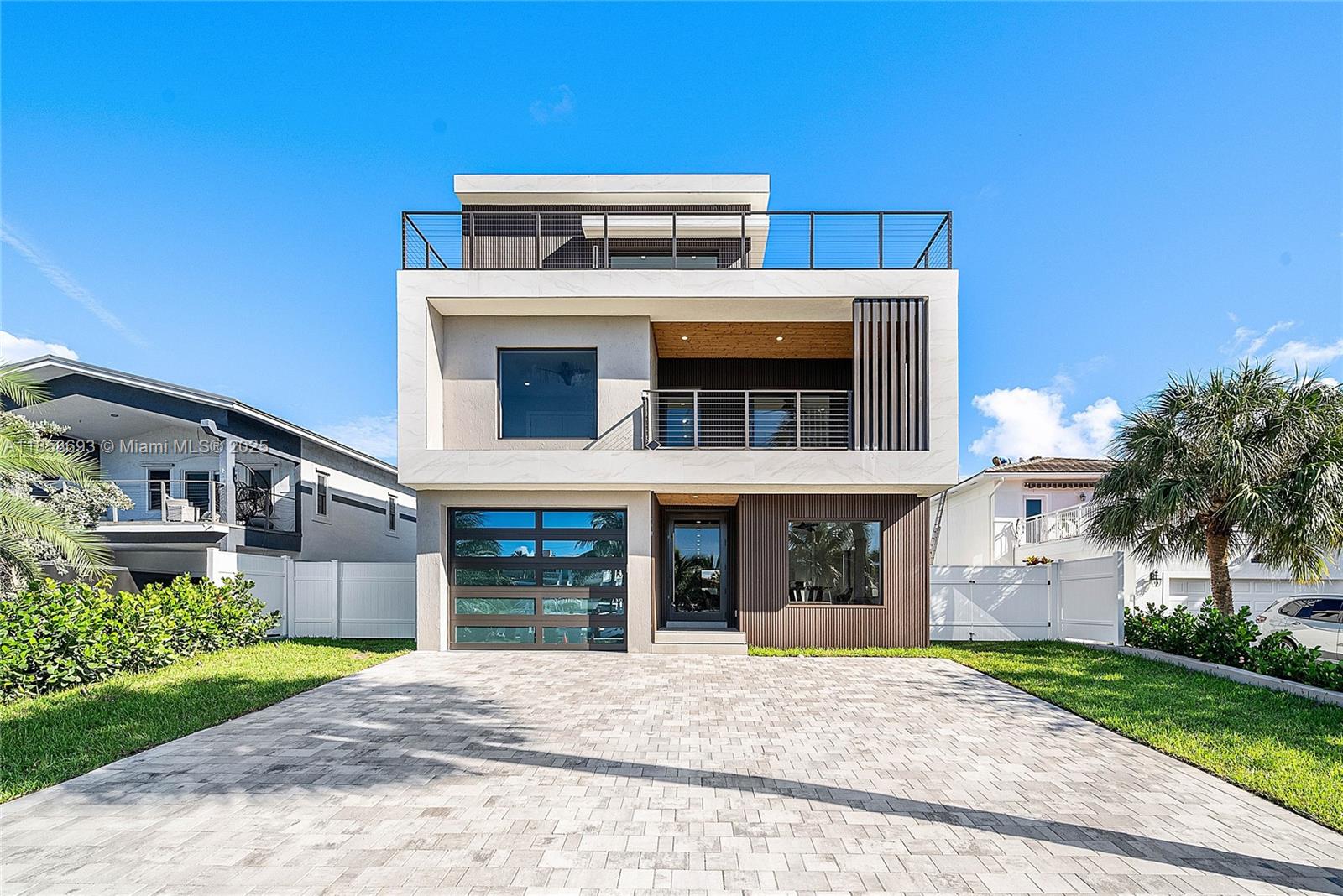 3225 Canal Dr Property Photo 1