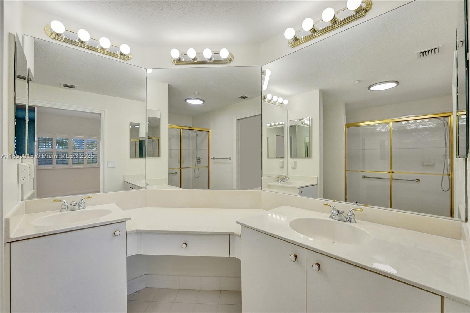 7739 Southampton Terr 415 Property Photo 24