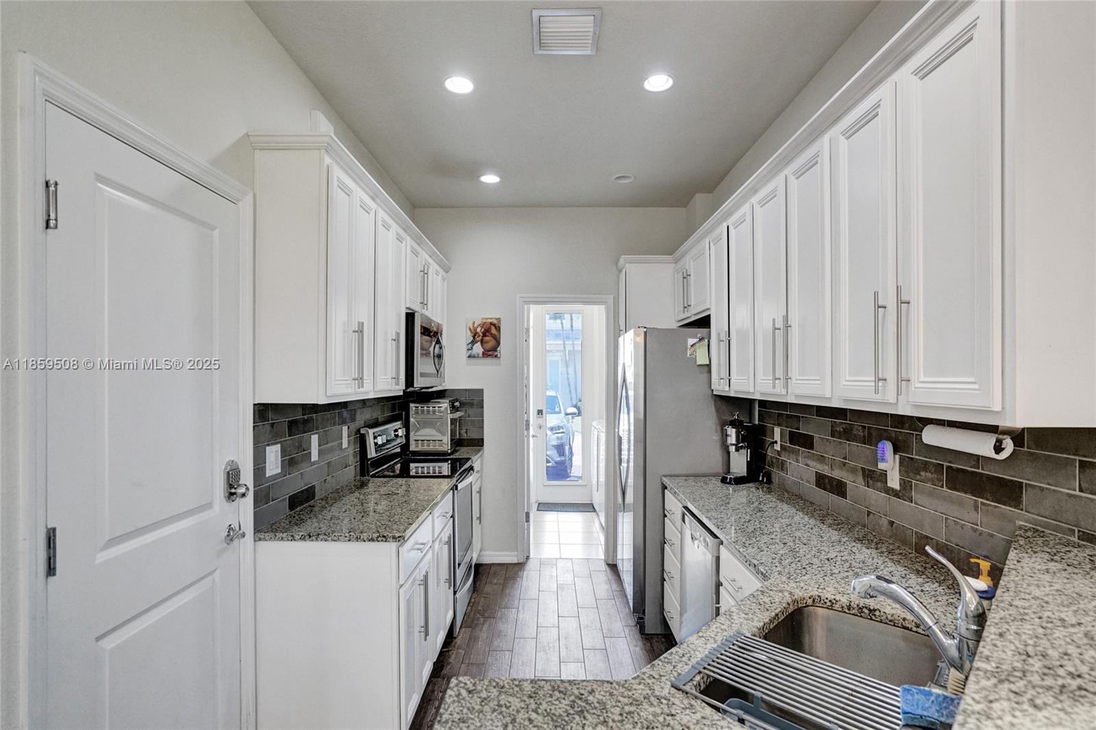 4046 Long Leaf Ln Property Photo 14