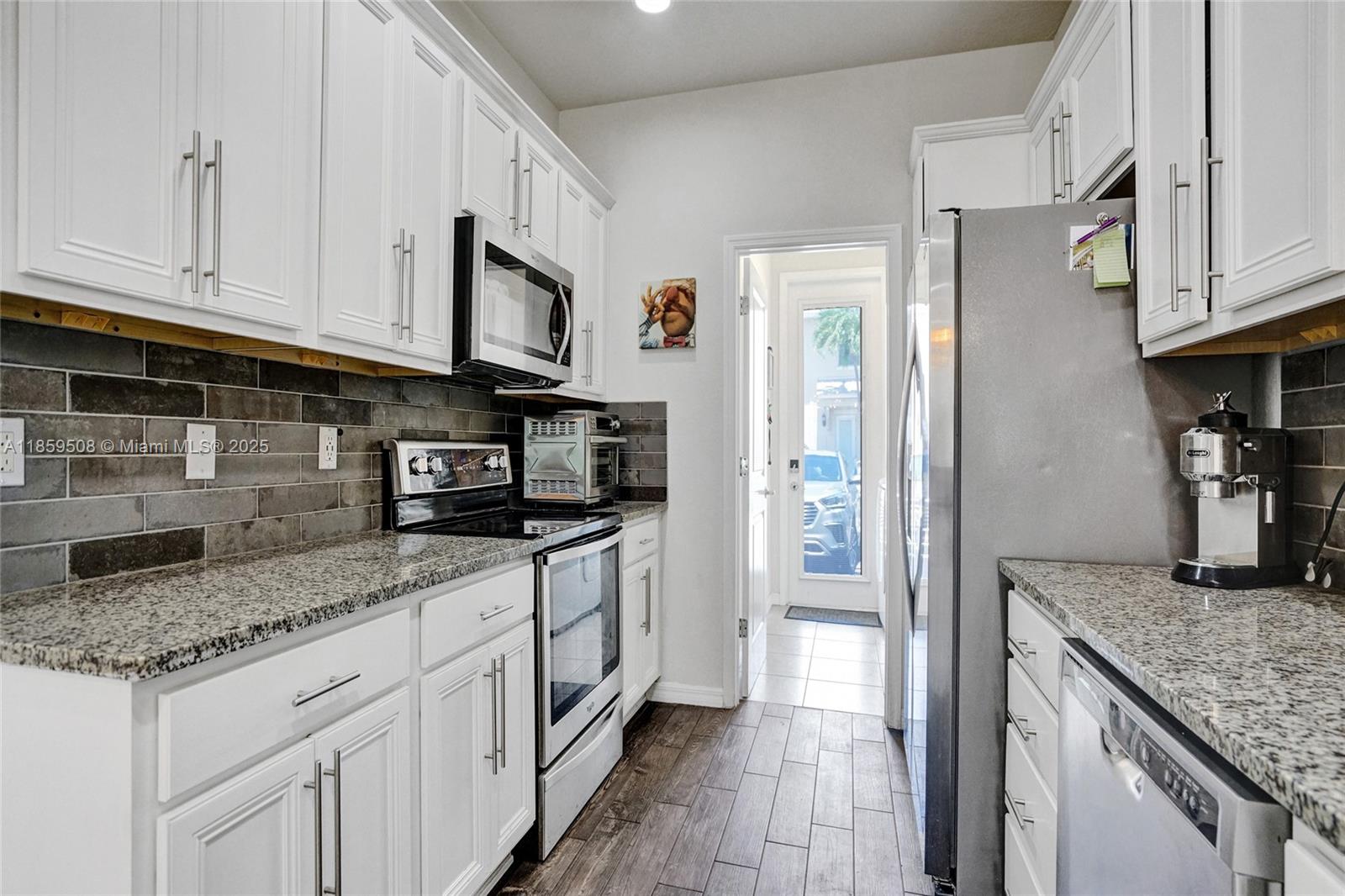 4046 Long Leaf Ln Property Photo 15
