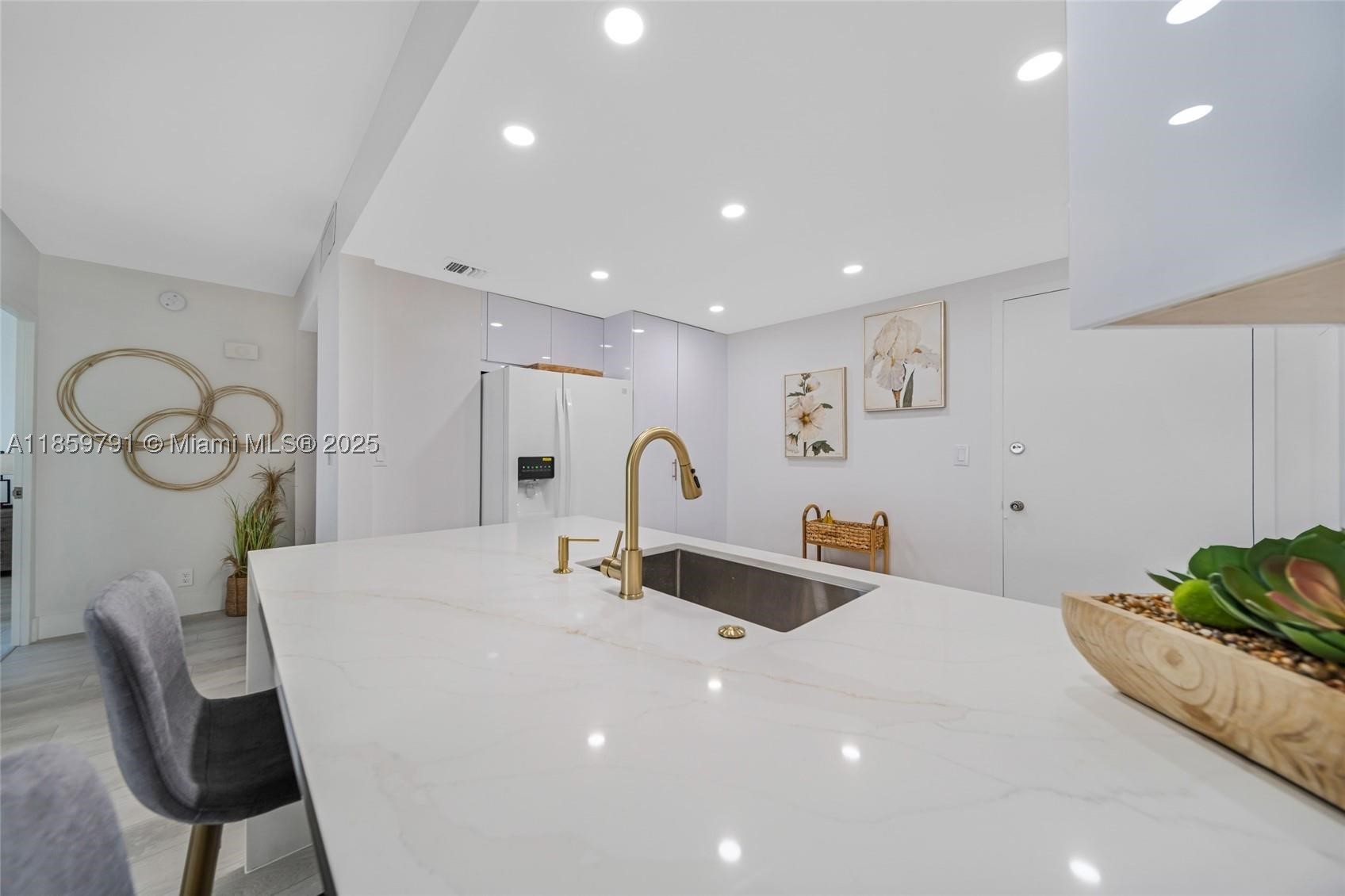 2100 S Ocean Dr 5b Property Photo 1