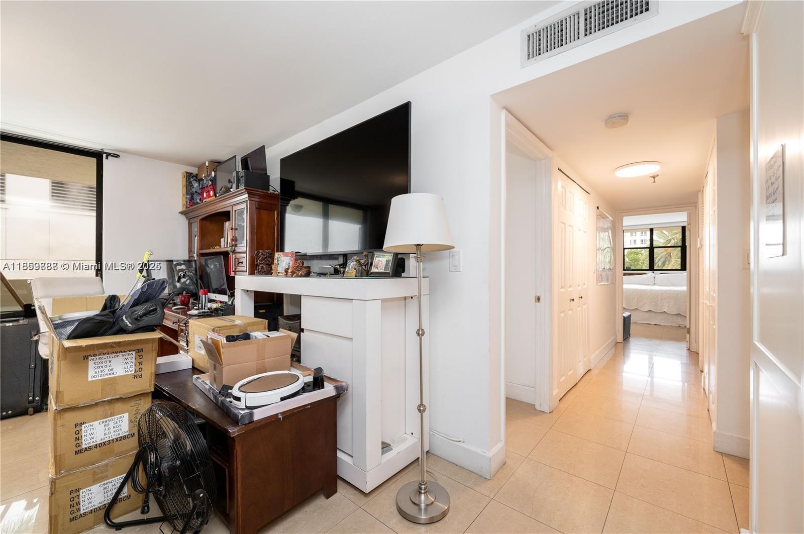 1621 Collins Ave 302 Property Photo 4