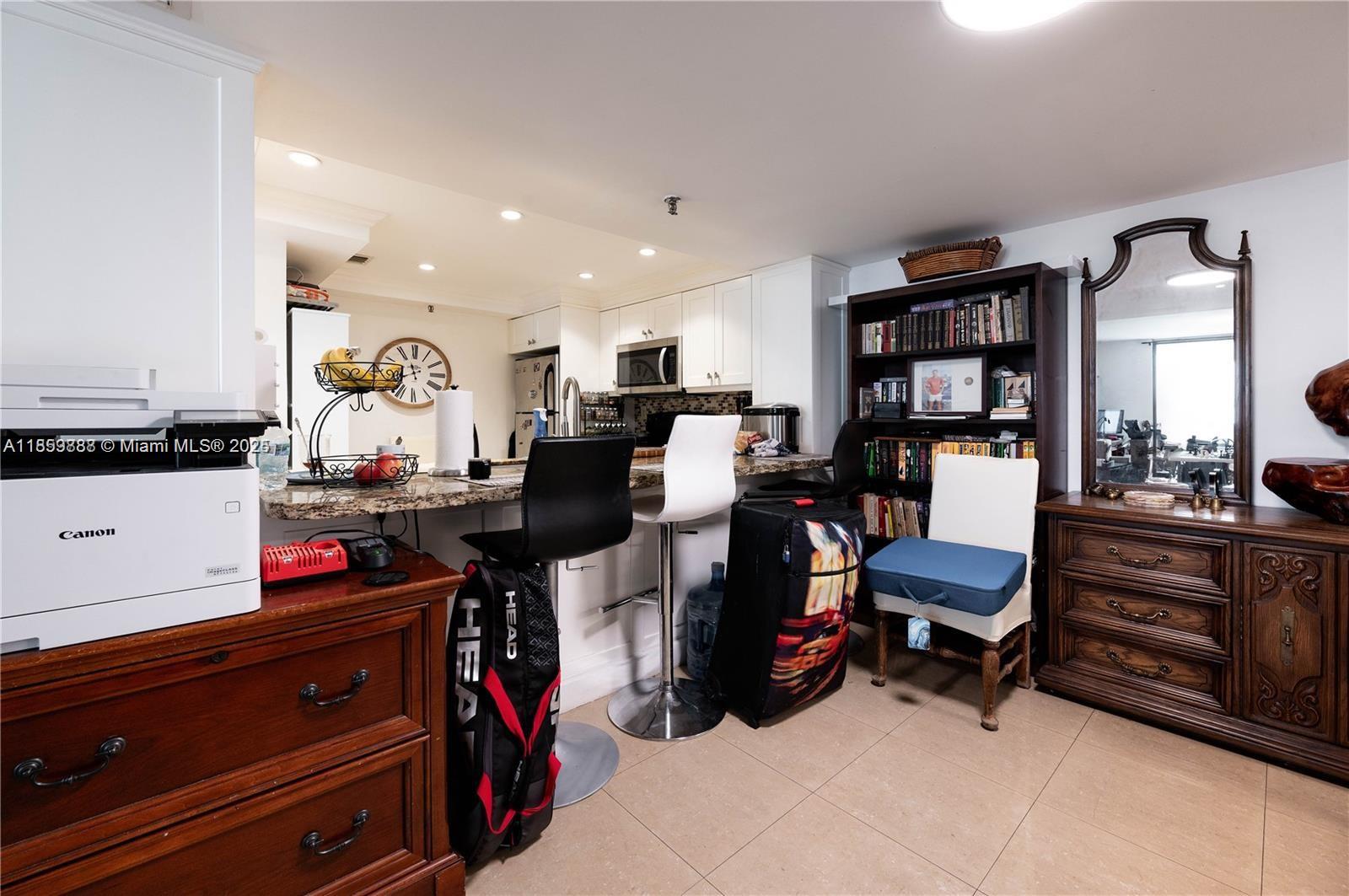 1621 Collins Ave 302 Property Photo 6