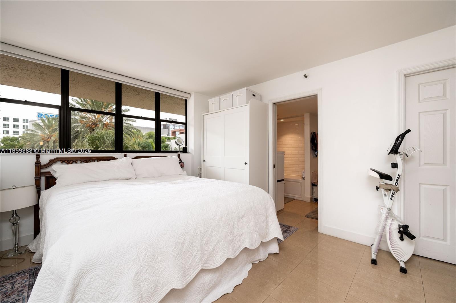 1621 Collins Ave 302 Property Photo 7
