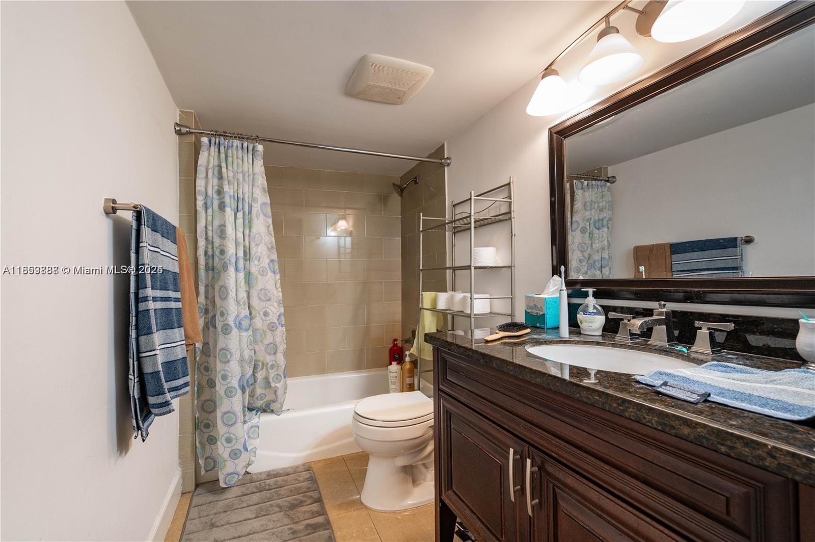 1621 Collins Ave 302 Property Photo 8