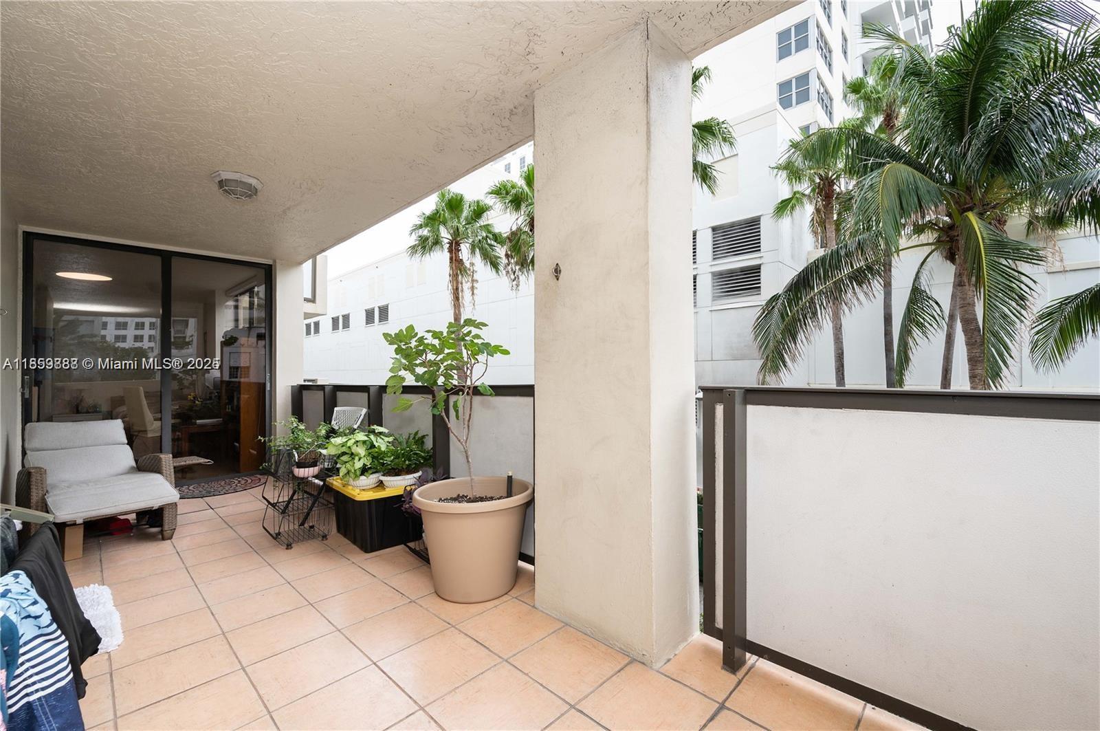 1621 Collins Ave 302 Property Photo 11