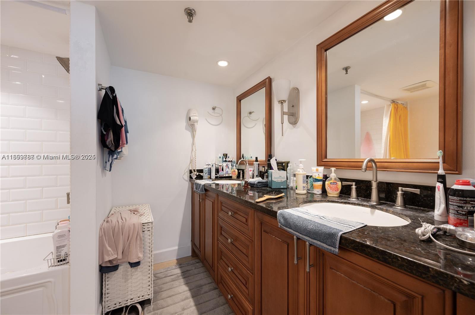 1621 Collins Ave 302 Property Photo 12