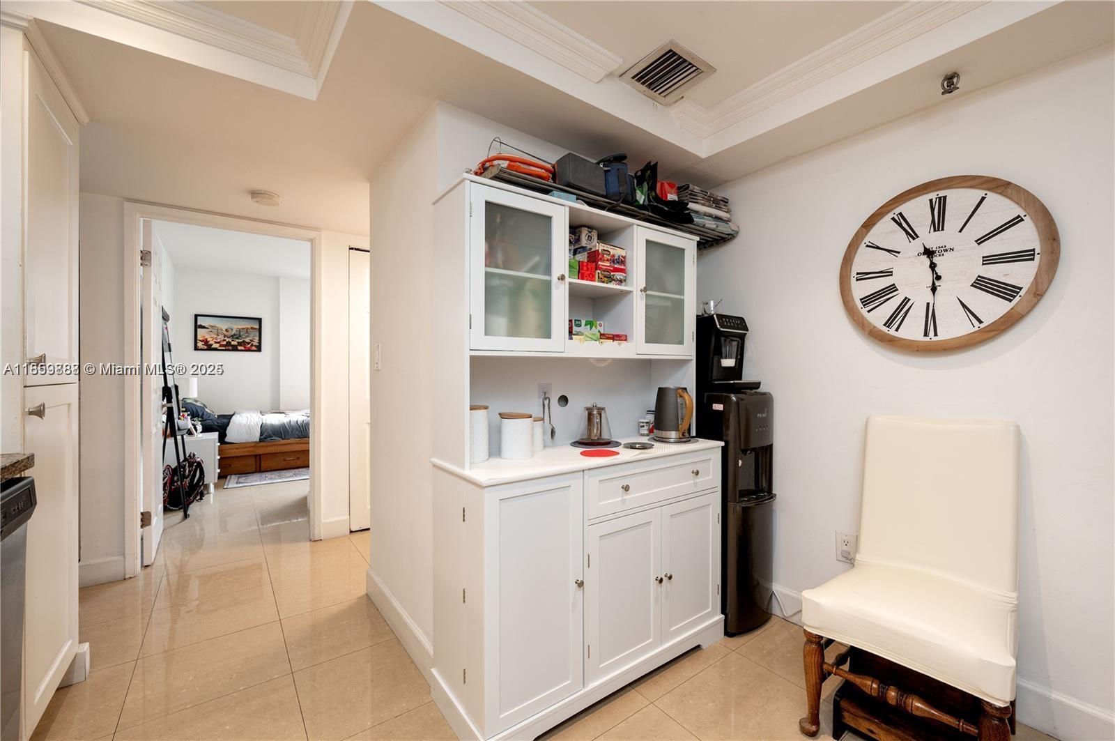 1621 Collins Ave 302 Property Photo 26
