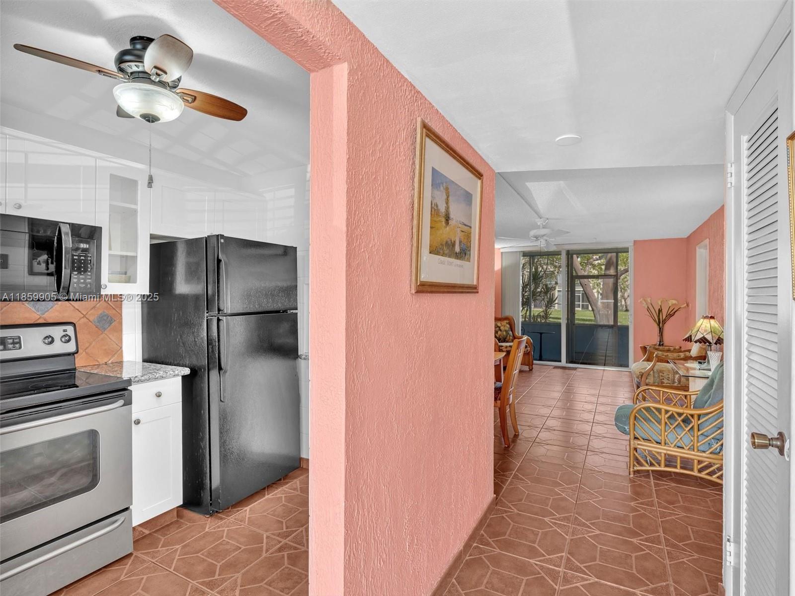 8020 N Sunrise Lakes Dr 110 Property Photo 6